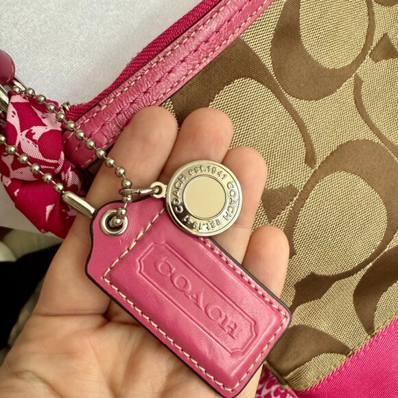 *SOLD* Coach Barbiecore Leather Shoulder Bag with 100% silk scarf - Picture 3 of 4